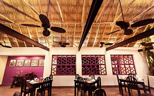 Jungle Lodge Hotel