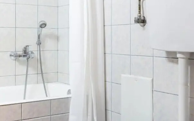 Sunny apartment with 2 bedrooms and Garden