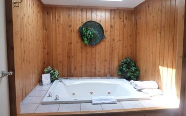 Crescent Lodge and Country Inn - Adults Only