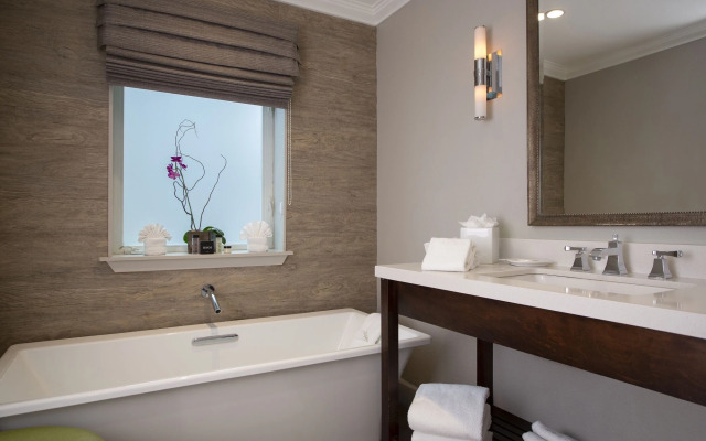 Almond Tree Inn Hotel - Adults Only