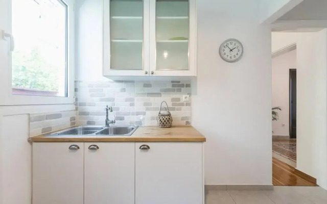 Casa Pamisou near Attiki metro station