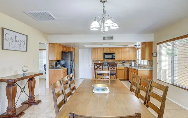 Outdoor Oasis: Family-Friendly Home In Scottsdale!