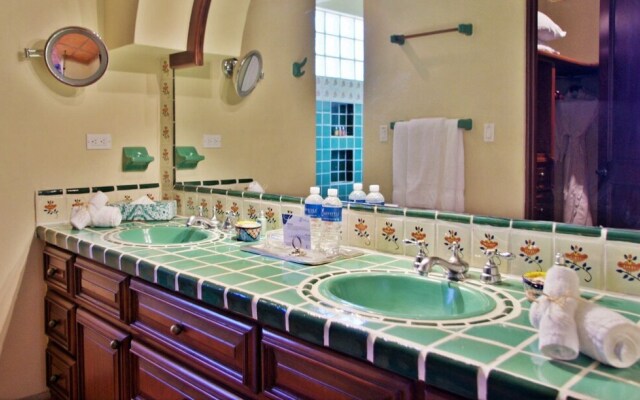 Casa Stamm, Hacienda-style Home Perfect for Families at Special Discounted Rate!