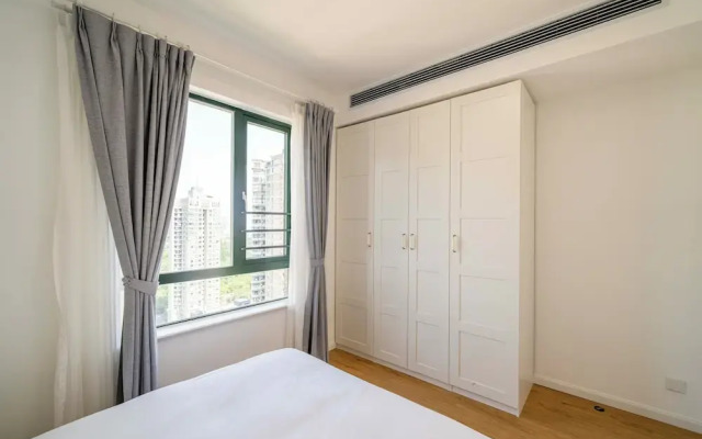 Tyms Spacious 4BR 2BA Apt Xujiahui