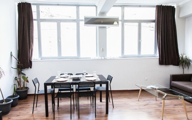 Modern-deluxe central apt in Athens