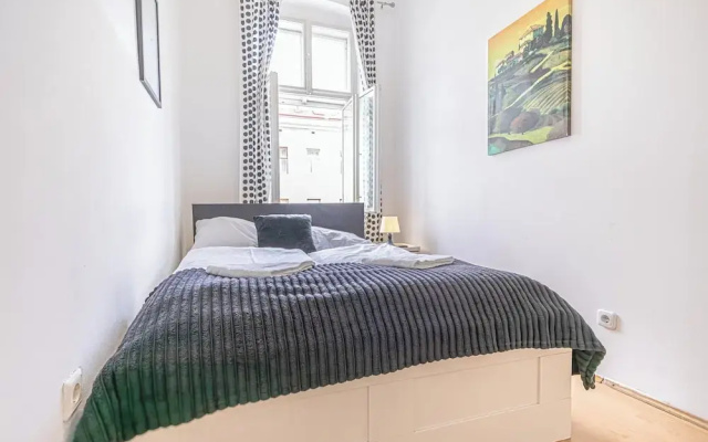 Private Room For Long Stay Stadthalle