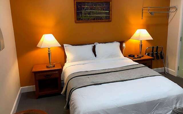 Howard Johnson by Wyndham Ridgecrest, CA