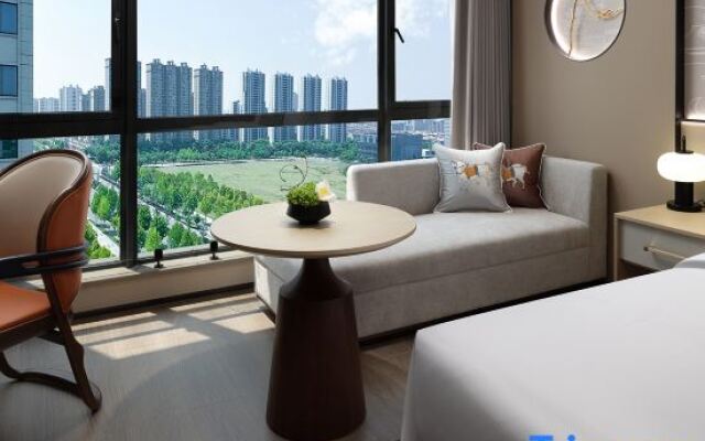 Tongxiang Jinyue Maison New Century Hotel