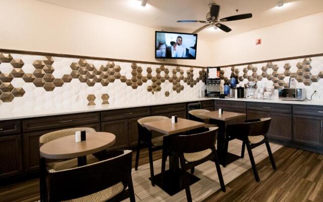 SureStay Plus Hotel by Best Western Topeka Northwest