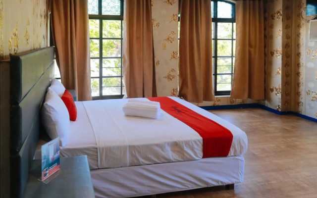 RedDoorz Plus @ Castle Chateau Iloilo