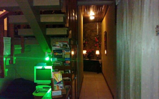 Charly's Place Hotel
