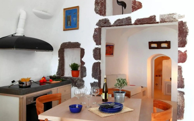 Menias Cave House