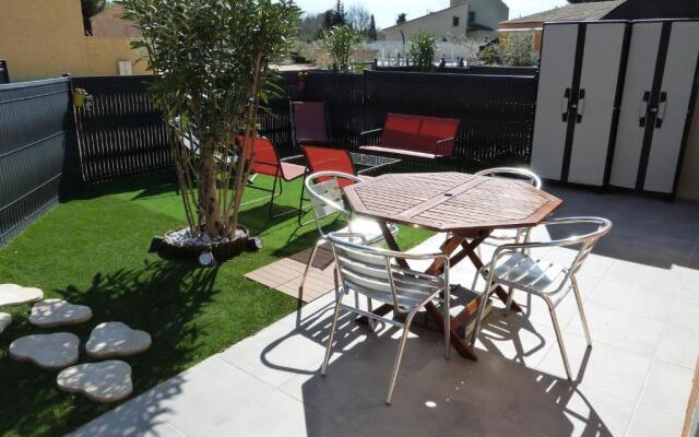 appart cosy avec son exterieur chaleureux,piscine et parking prive