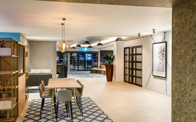 Crowne Plaza Manchester Airport by IHG