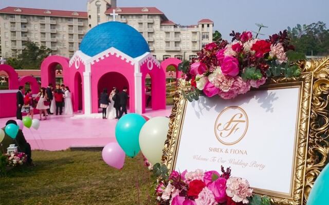 West Lake Resortopia