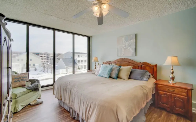Beautiful Brigantine Condo w/ Patio & Beach Access