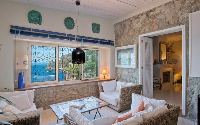 Unique Villa: sea Access. Pool, Parking, Large Terraces, Between Positano/amalfi