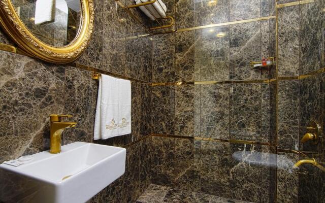 S White Hotel