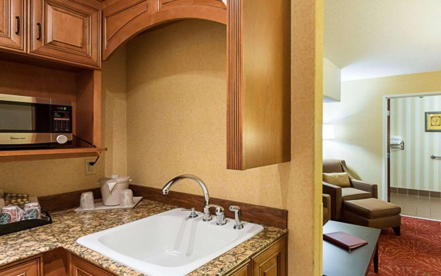 Comfort Suites Airport