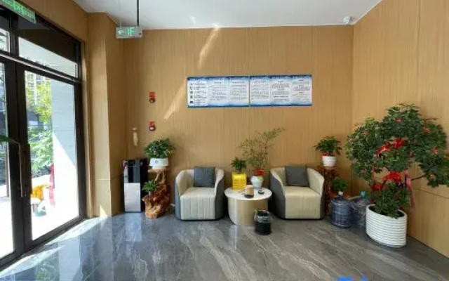Minghu Hotel