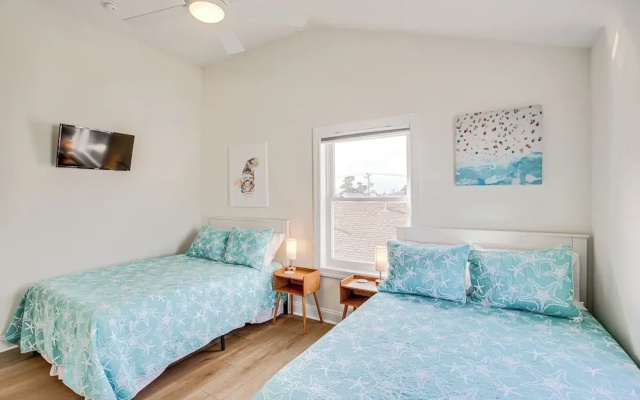 Spacious Wildwood Condo: Walk to Beach!