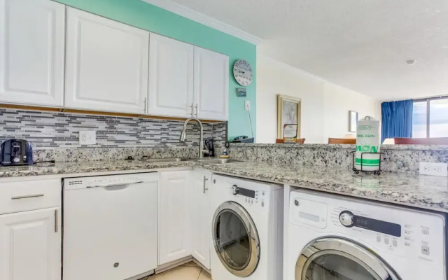 Private 3BR's at Palms by Hosteeva