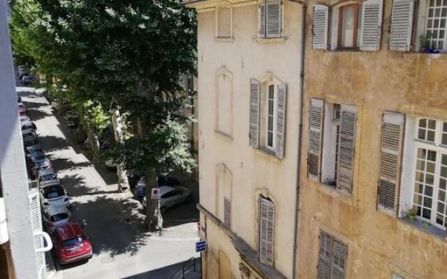 Studio ensoleillé, typique centre historique, wifi