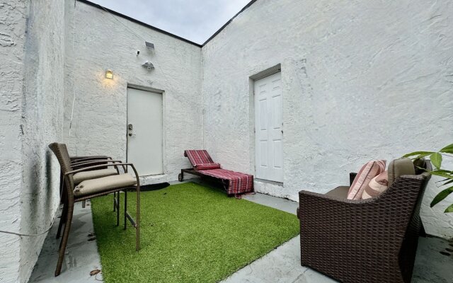 Miami Vacation Home 4 bedroom Parking.