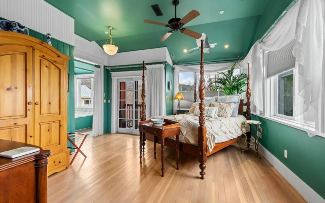 Peerless Hotel & Restaurant