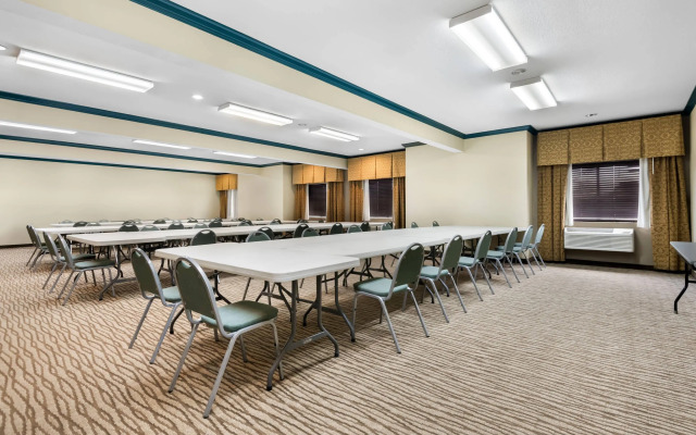 Comfort Inn & Suites North East