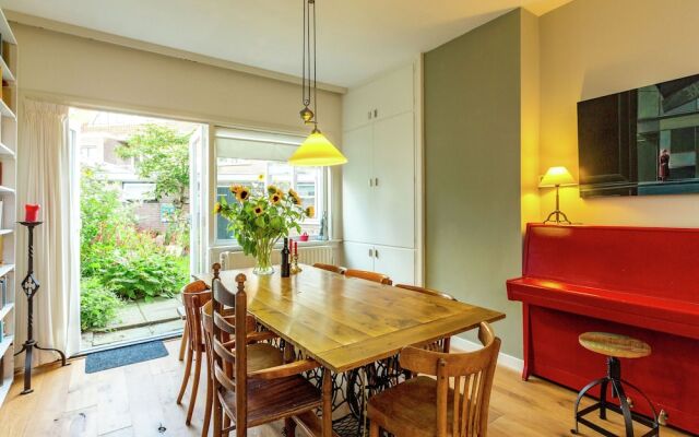 Pretty Holiday Home With Terrace, Garden, Garden Furniture