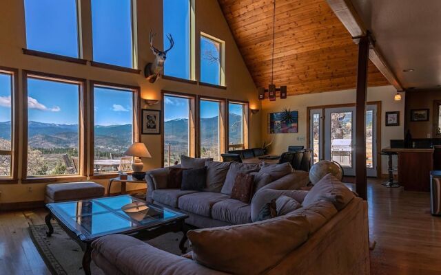 Sunset Chalet - 2600 Sq.ft. Multi-seasonal Retreat