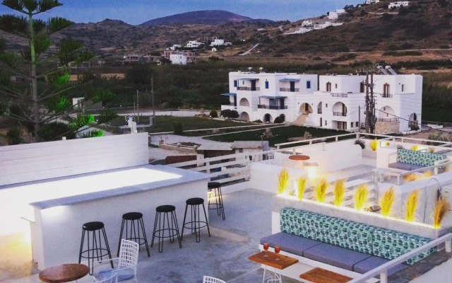 Studios Vrettos Beachfront Hotel