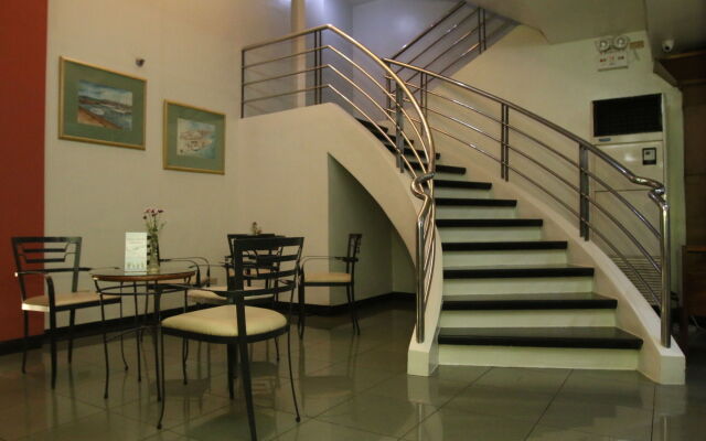 Harbor Town Hotel