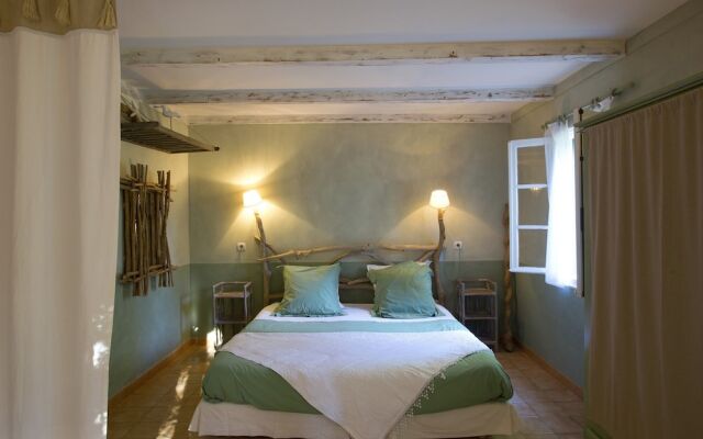 Domaine de Rhodes - Locations de Vacances / Vacation Rentals