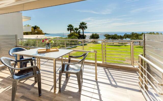 Paradisos Holiday