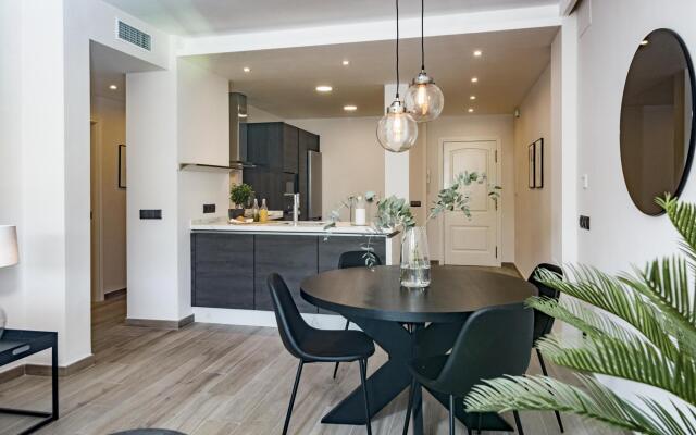 PR - Stunning flat front line beach Puerto Banus