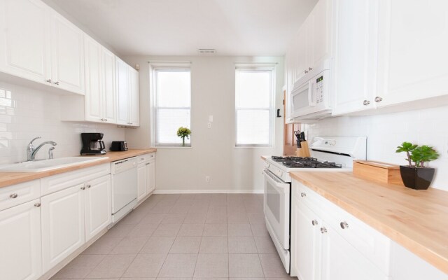 Sophisticated 4BR in Lincoln Park by Sonder