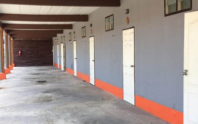 Damrongcheep Inn Resort