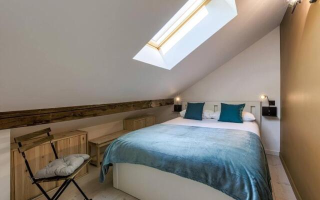 Chic 2BR in city center, next to Train Station