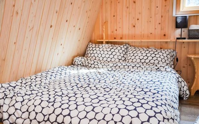 Geojedo Stone Hill Glamping Pension