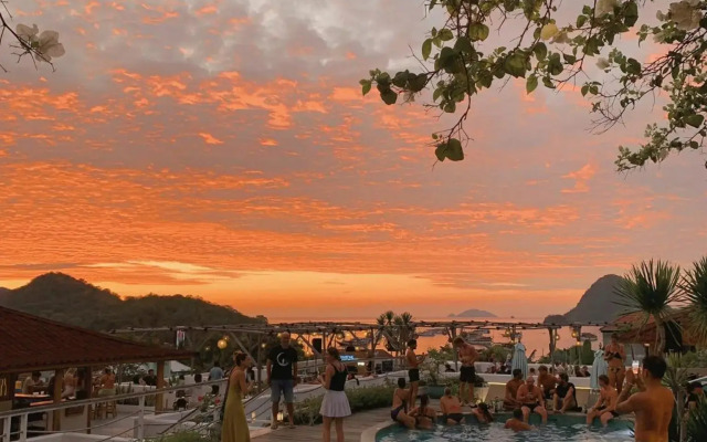 Seaesta Komodo Hotel & Hostel