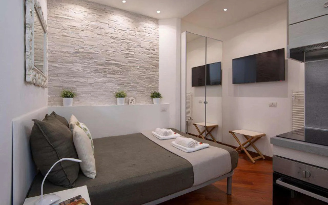Room Milano via Tortona