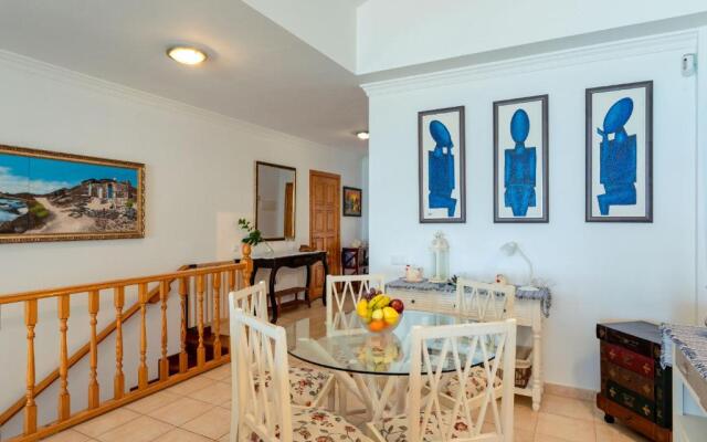 HolidayVilla Marina 2- Beachfront, Wifi , Sea View by Holidayshome