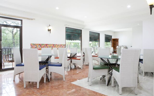 New B Hotel by RedDoorz