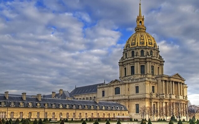 Gorgeous 3 Bedroom Apartment At Eiffel Tower