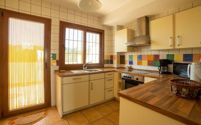 Charming Apartment in Palomares With Private Terrace