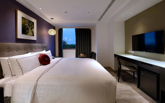 Shiny Ocean Hotel