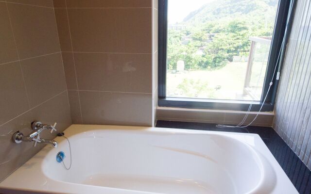 White Spray B&B