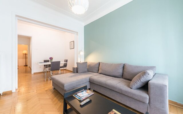 Adelos City apartment next to Academy